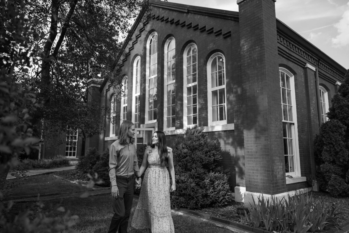 St Louis engagement photo piper palm house