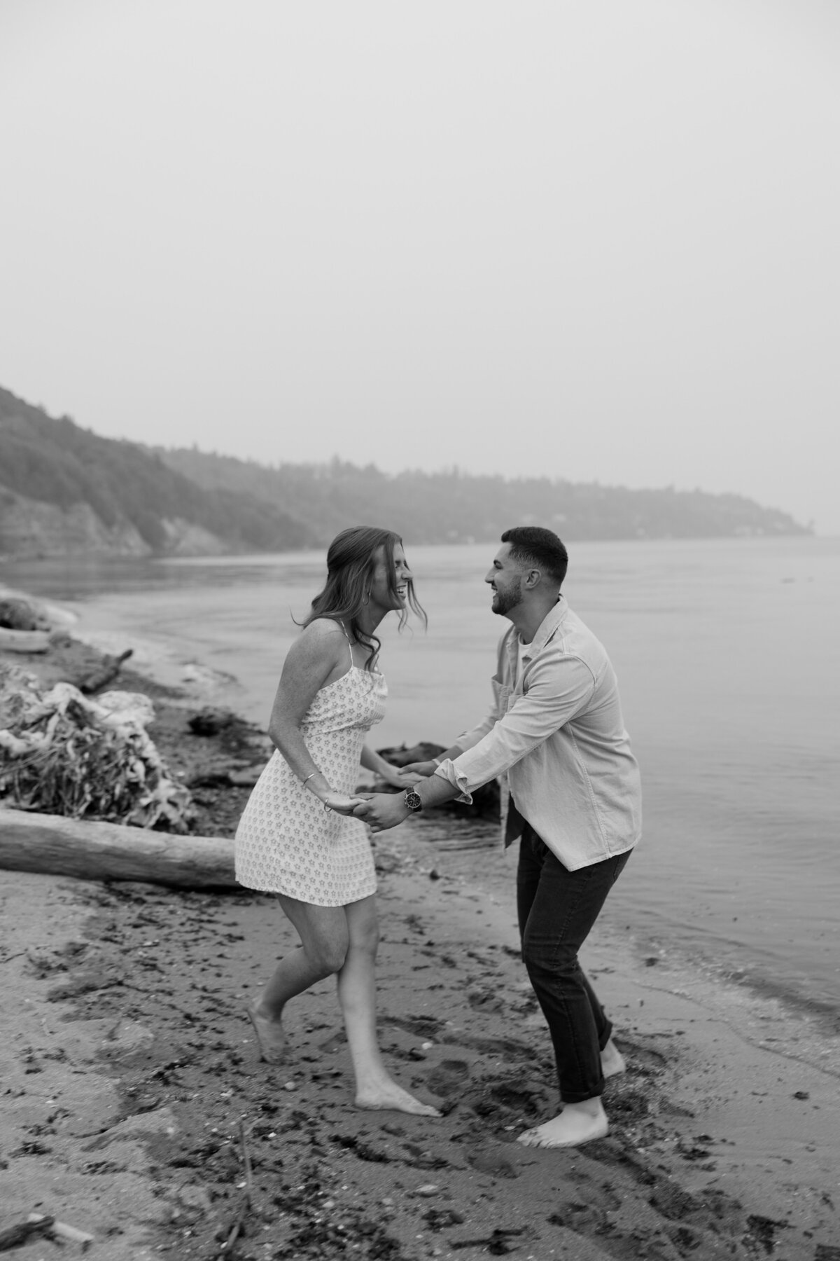 Romantic-Photos-Couple-Oregon