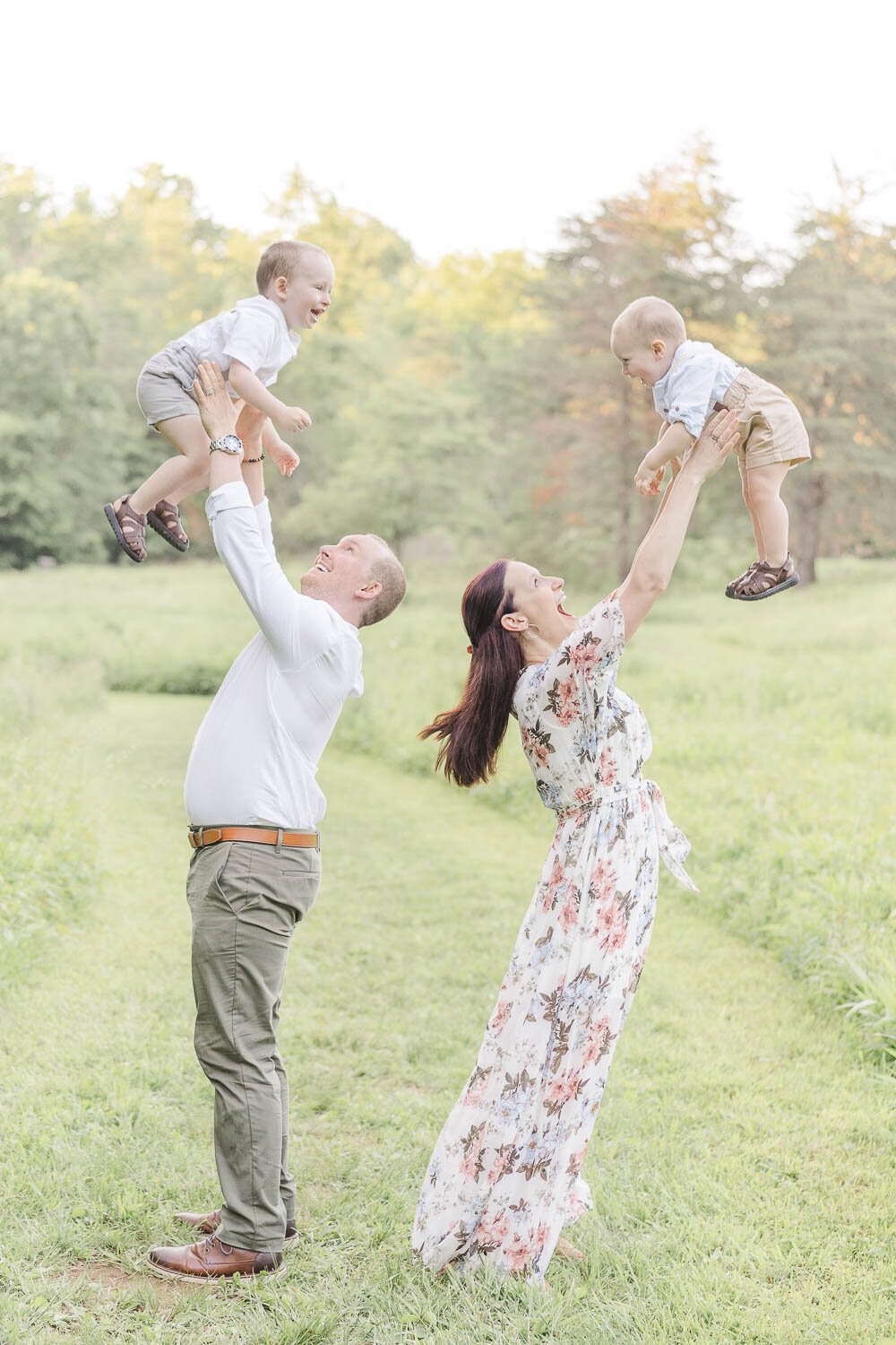 parents playing with kids during Centreville, Virginia spring miis