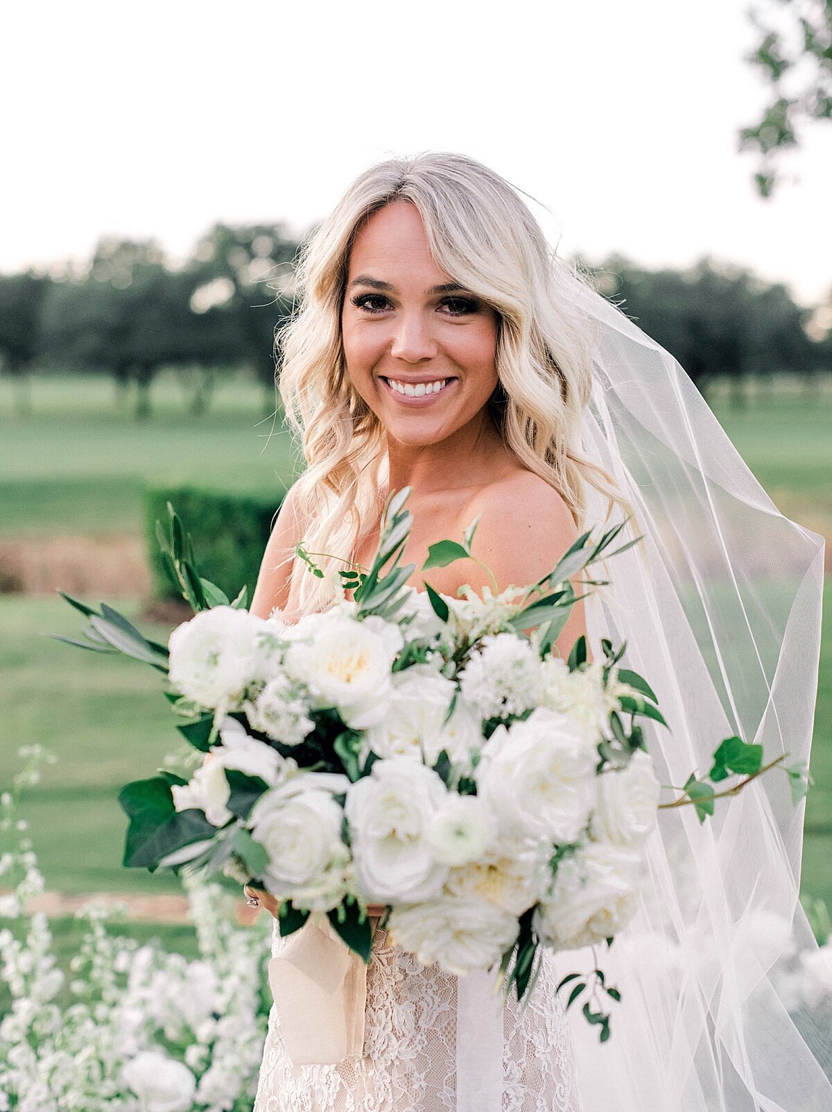 White floral bouquet by best Dallas Forth Worth Wedding Florist, Vella Nest Floral Design