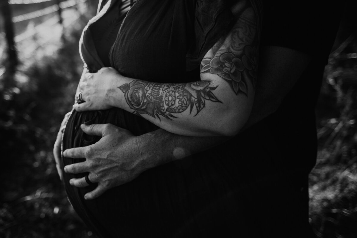 KANSAS SUNSET RURAL MATERNITY MOTHERHOOD SESSION