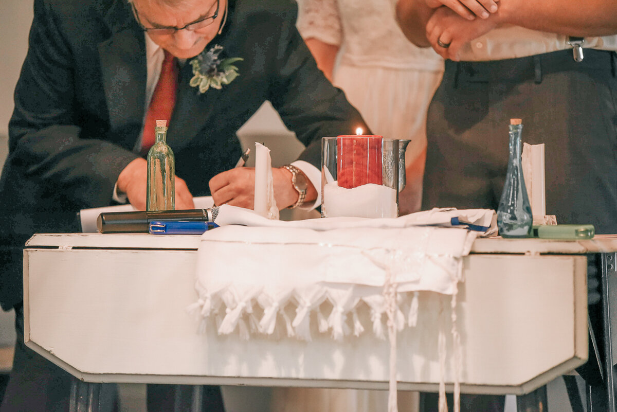 wedding ceremony | Iowa wedding photographer | Iowa Photographer | Playlife | Cedar Rapids | Iowa City | Kalona | Alaynna Ann Schwartz-94