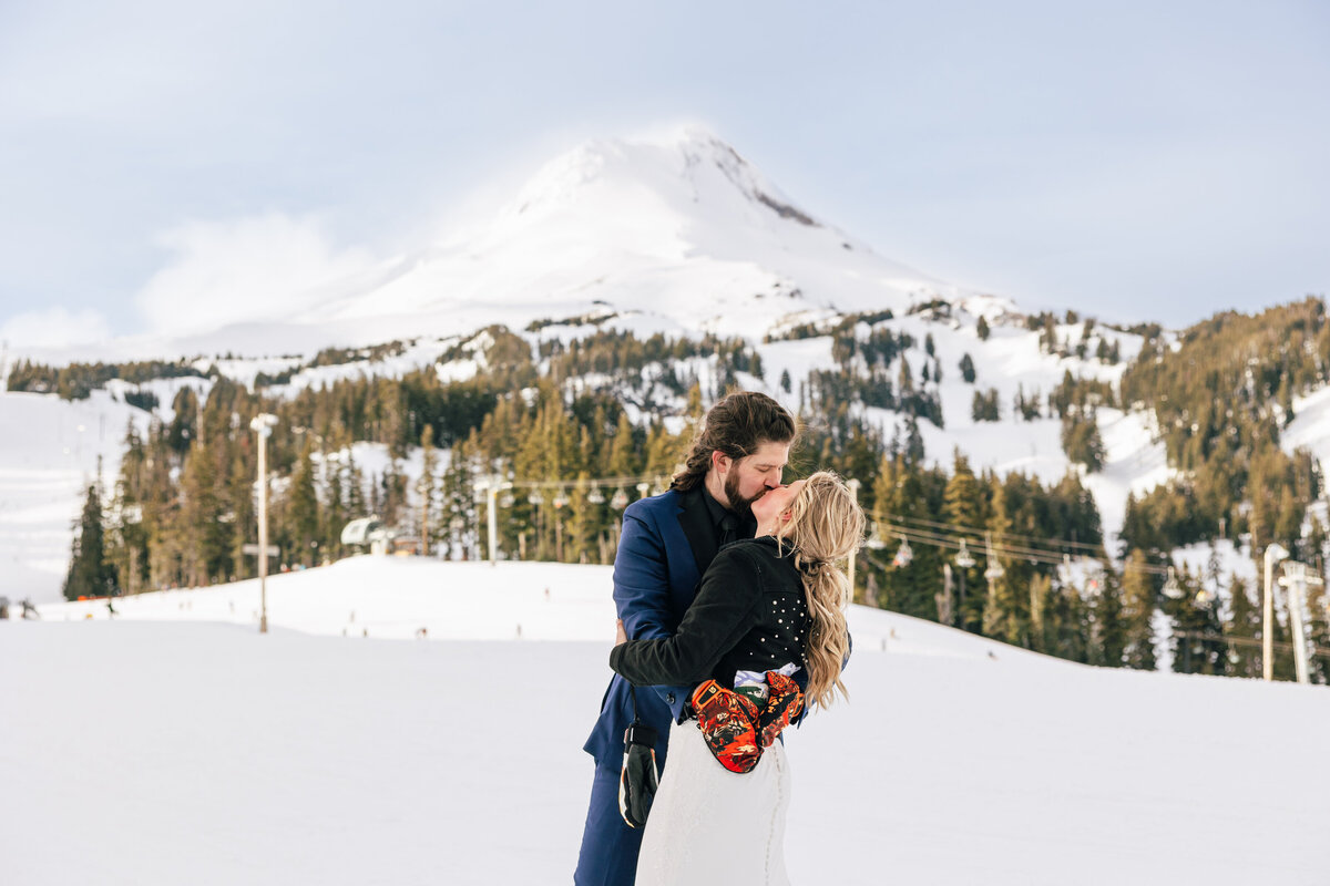 Mt-Hood-Meadows-Oregon-Ski-Elopement-105