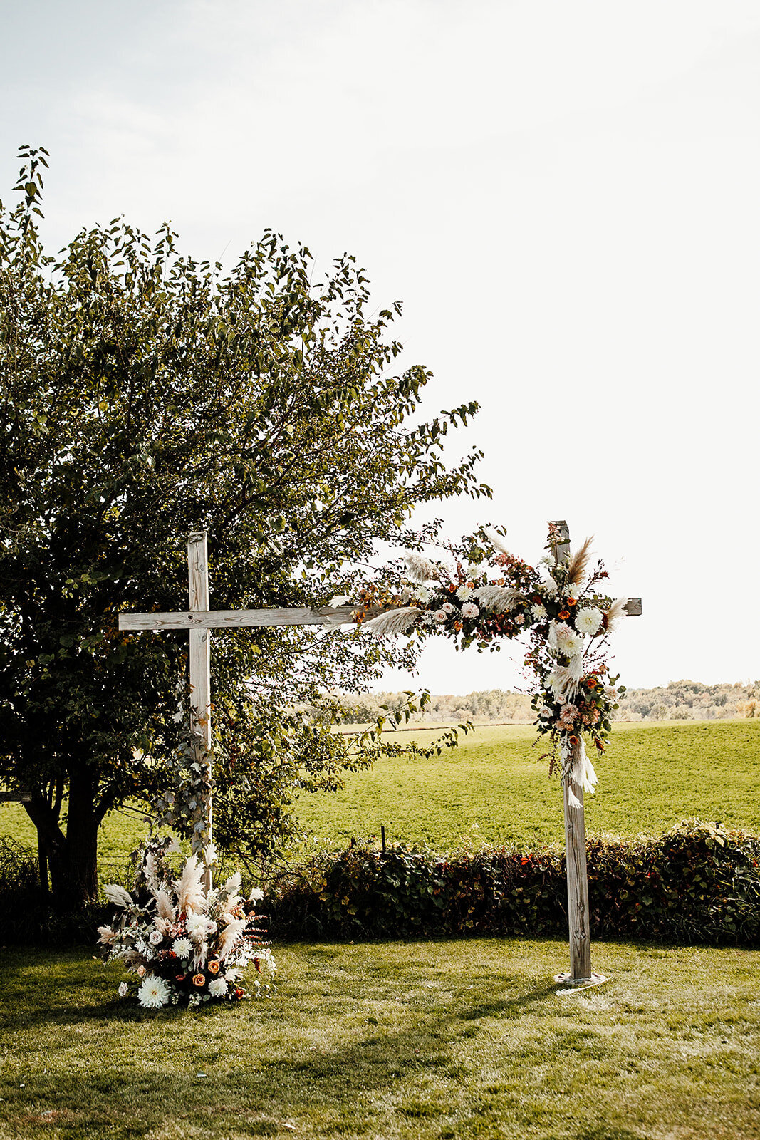pampas grass wedding arch, legacy hill farm wedding, studio fleurette, boho wedding arch flowers