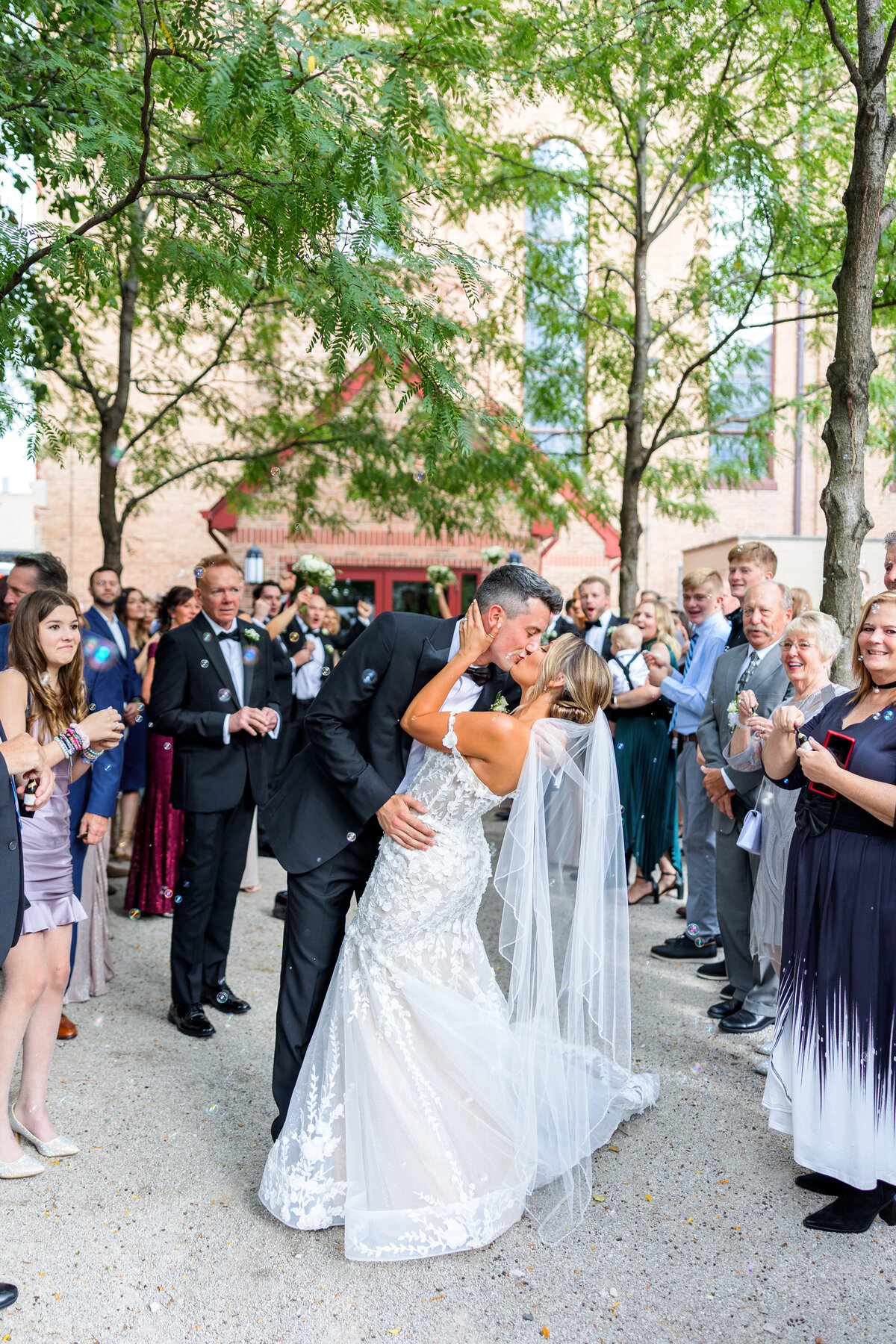 stunning-classic-wedding-in-chicago-at-sears-tower-74