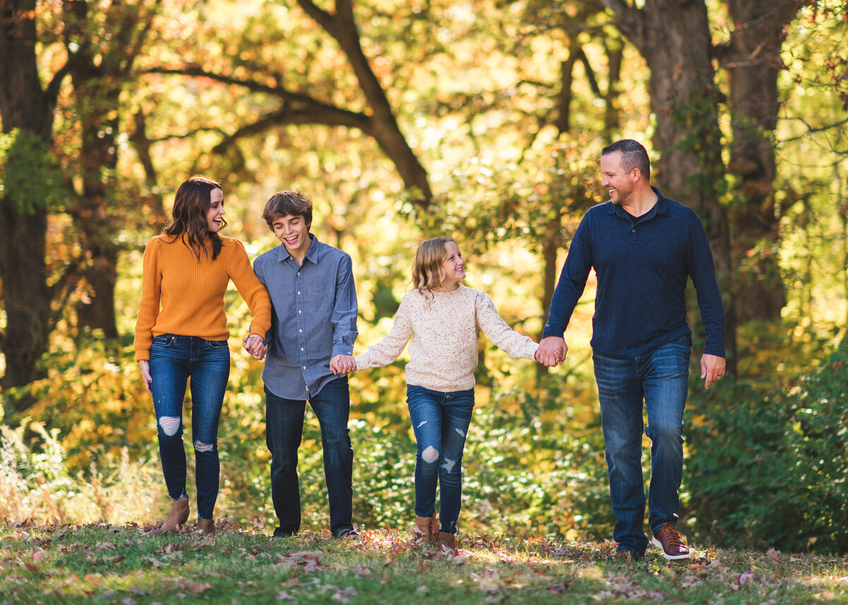 Des-Moines-Iowa-Family-Photographer-Theresa-Schumacher-Photography-Golden-Hour-Fall-walking
