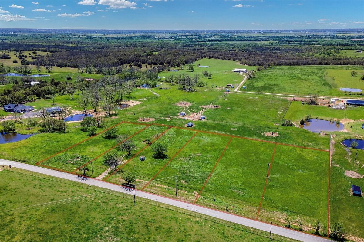 1 acre for sale in Mountain Springs Texas
