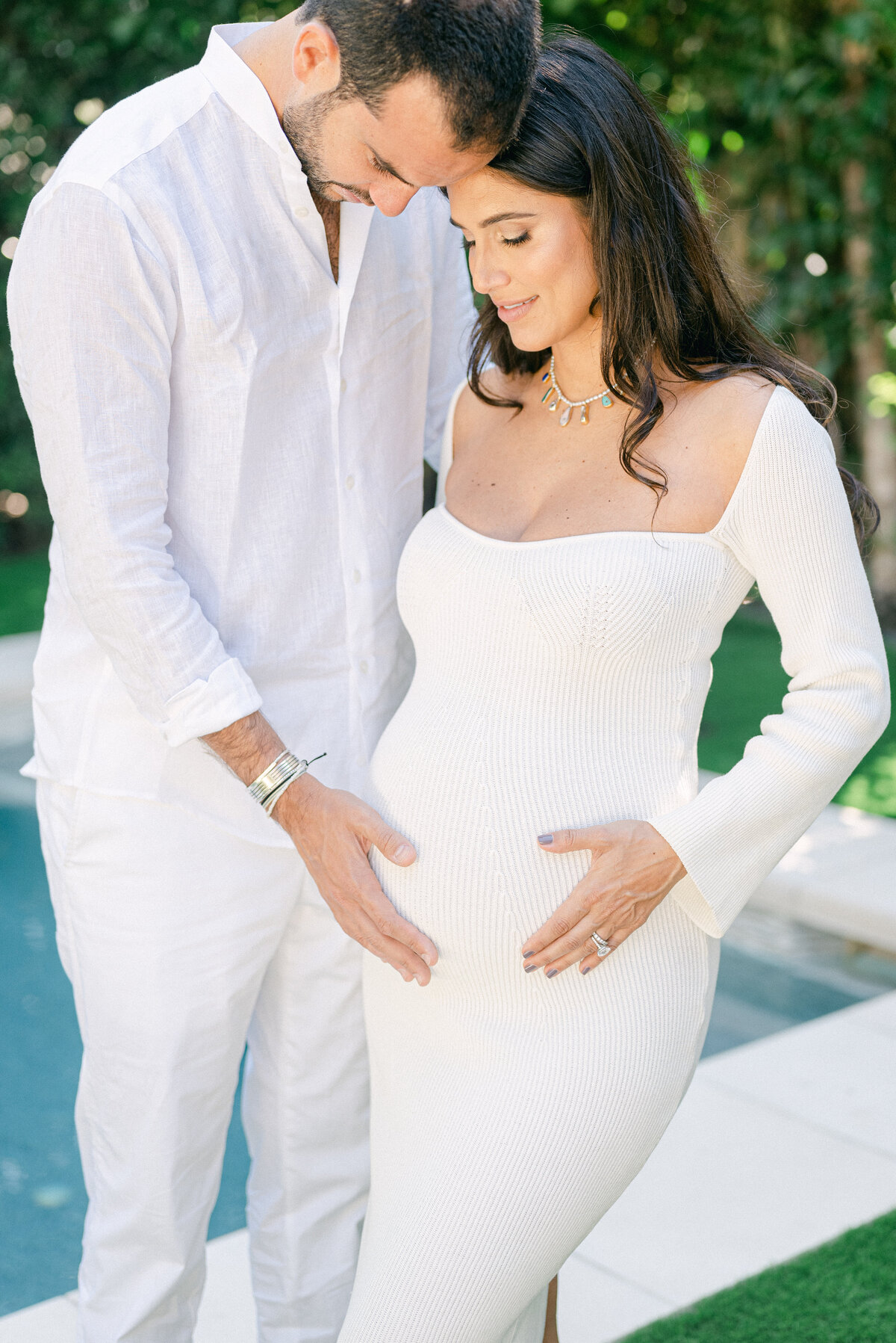 Couple enjoying Miami summer outside with baby bump
