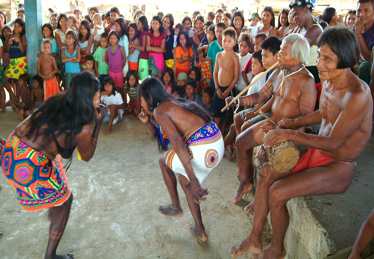 Wounaan women performing the bird dance