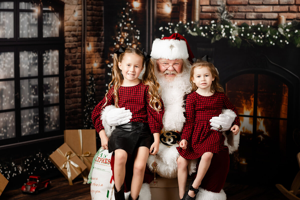 Best NWA holiday photographer, holiday portraits near me, Northwest Arkansas holiday photography, NW Arkansas holiday photos, NWA santa photos