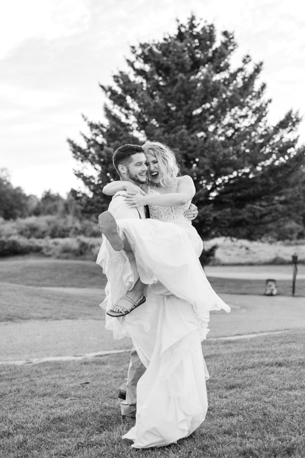 Michigan wedding brdie and groom, Michigan photographer