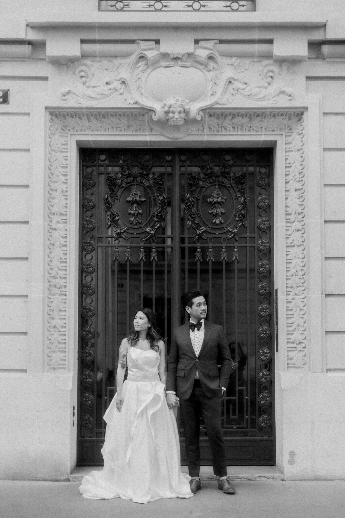 007-Destination-Wedding-Elopement-Photographer-Paris-Cinematic-Editorial-Luxury-Fine-Art-Lisa-Vigliotta-Photography