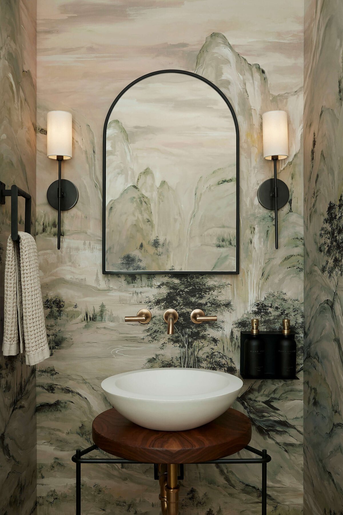 holladay-powder-room-wall-mural-wilmington-interior-designer