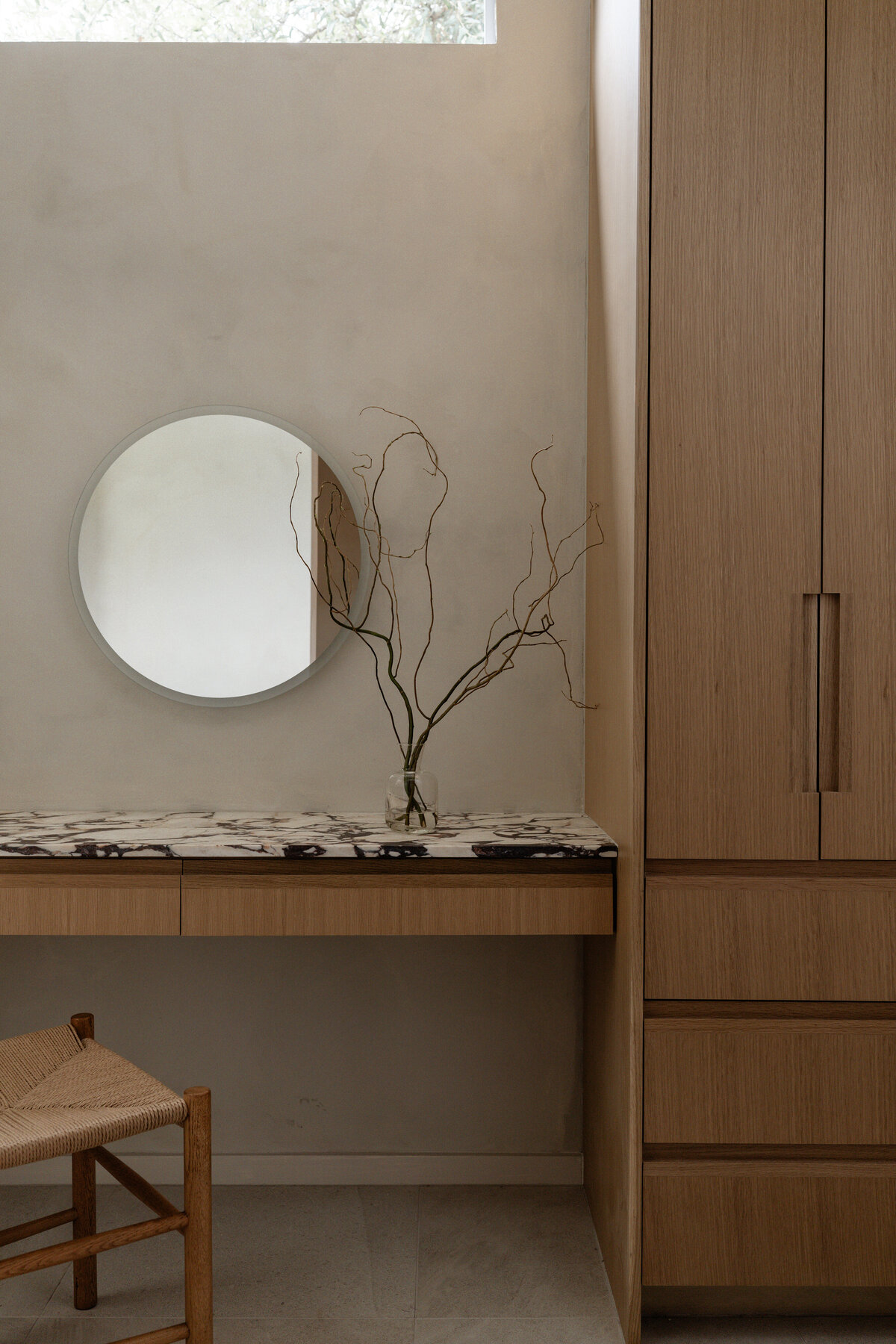 warm-bathroom-white-oak-cabinetry-viola-marble-plaster-limewash-house-franc