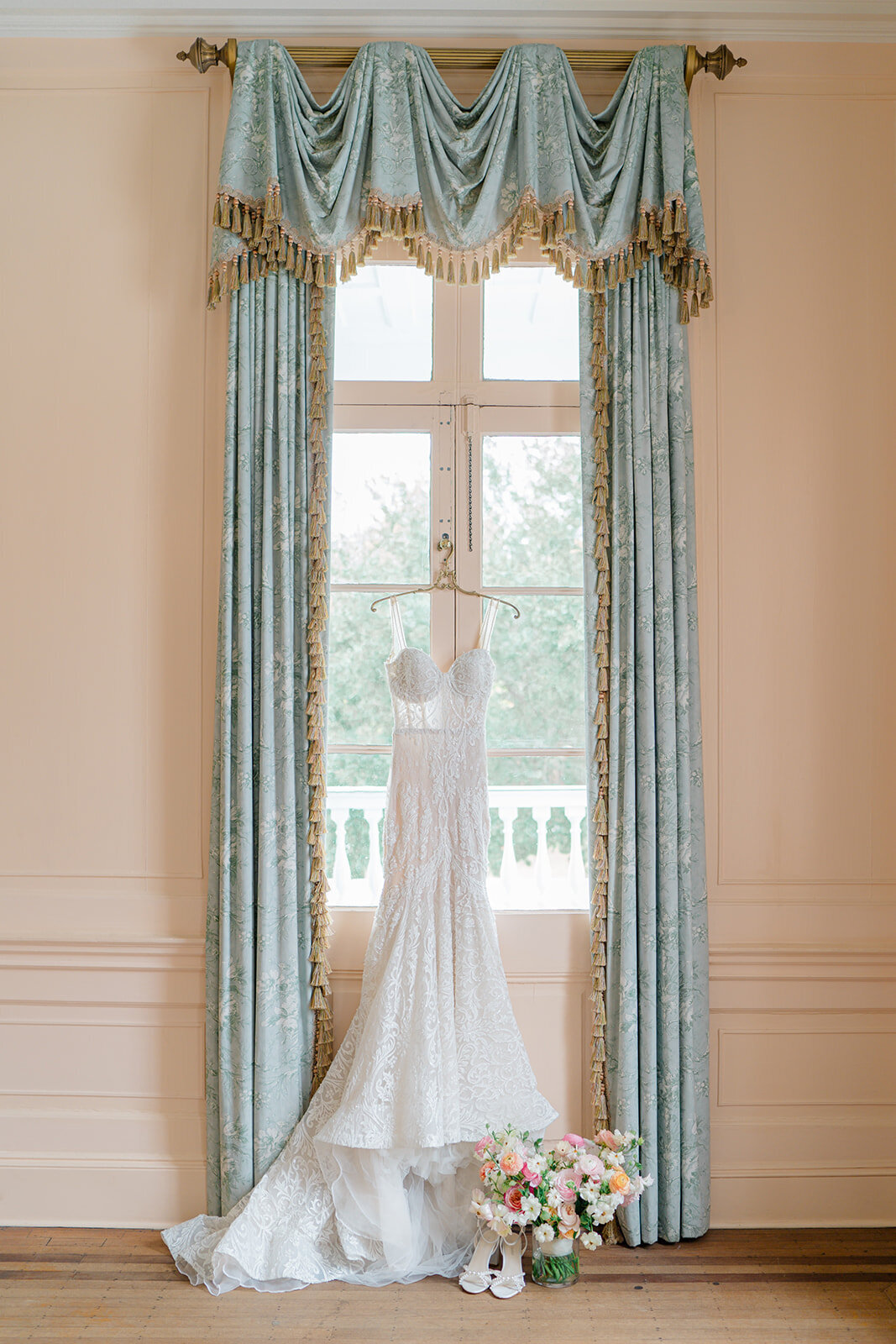 Pink_and_green_lowndes_grove_destination_charleston_Wedding_Kailee_DiMeglio_Photography-28