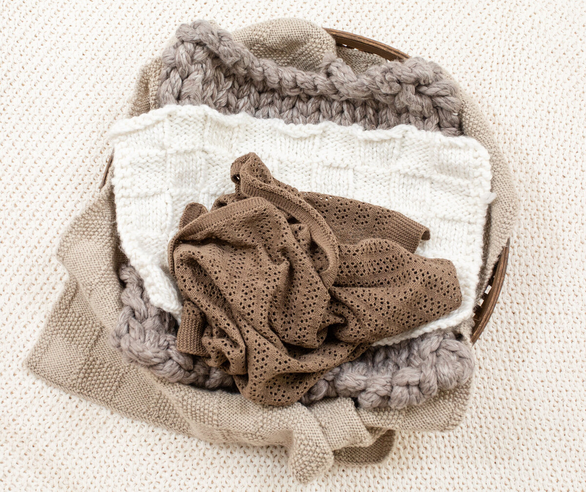 Newborn Props set-up including basket, blanket & wraps by laure photography | 13