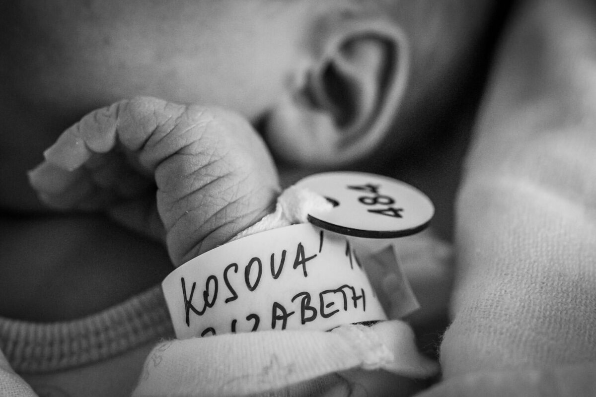 Fresh48_foceni_v_porodnici_Praha_U_Apolinare-fotografka_Karolina_Ticha49