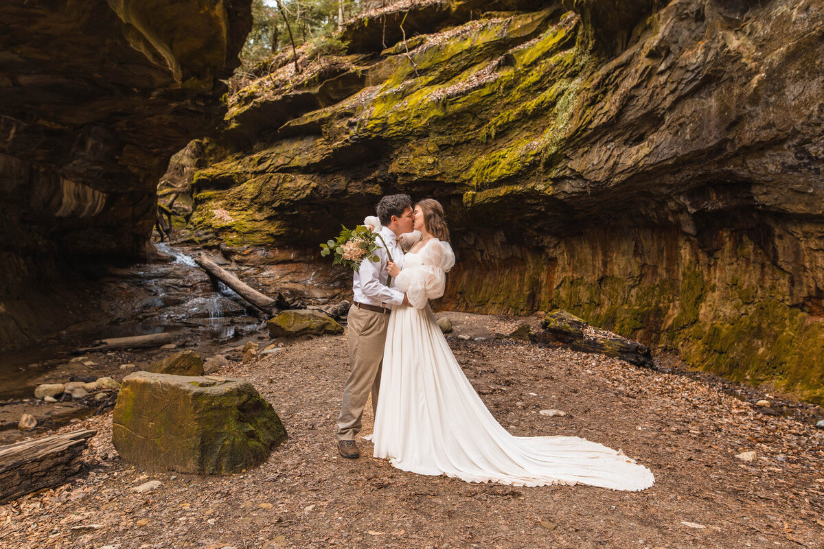 Eloping couple share a kiss at Turkey Run State Park