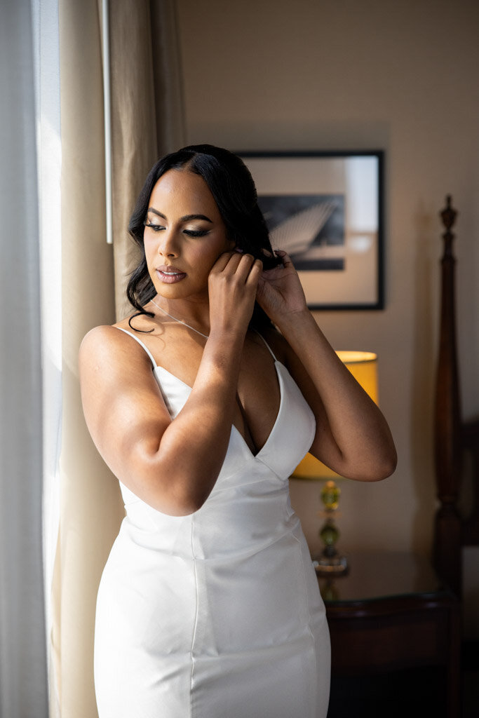 28-Milwaukee-Art-Mueseum-Wedding-Lauren-Ashley-Studios