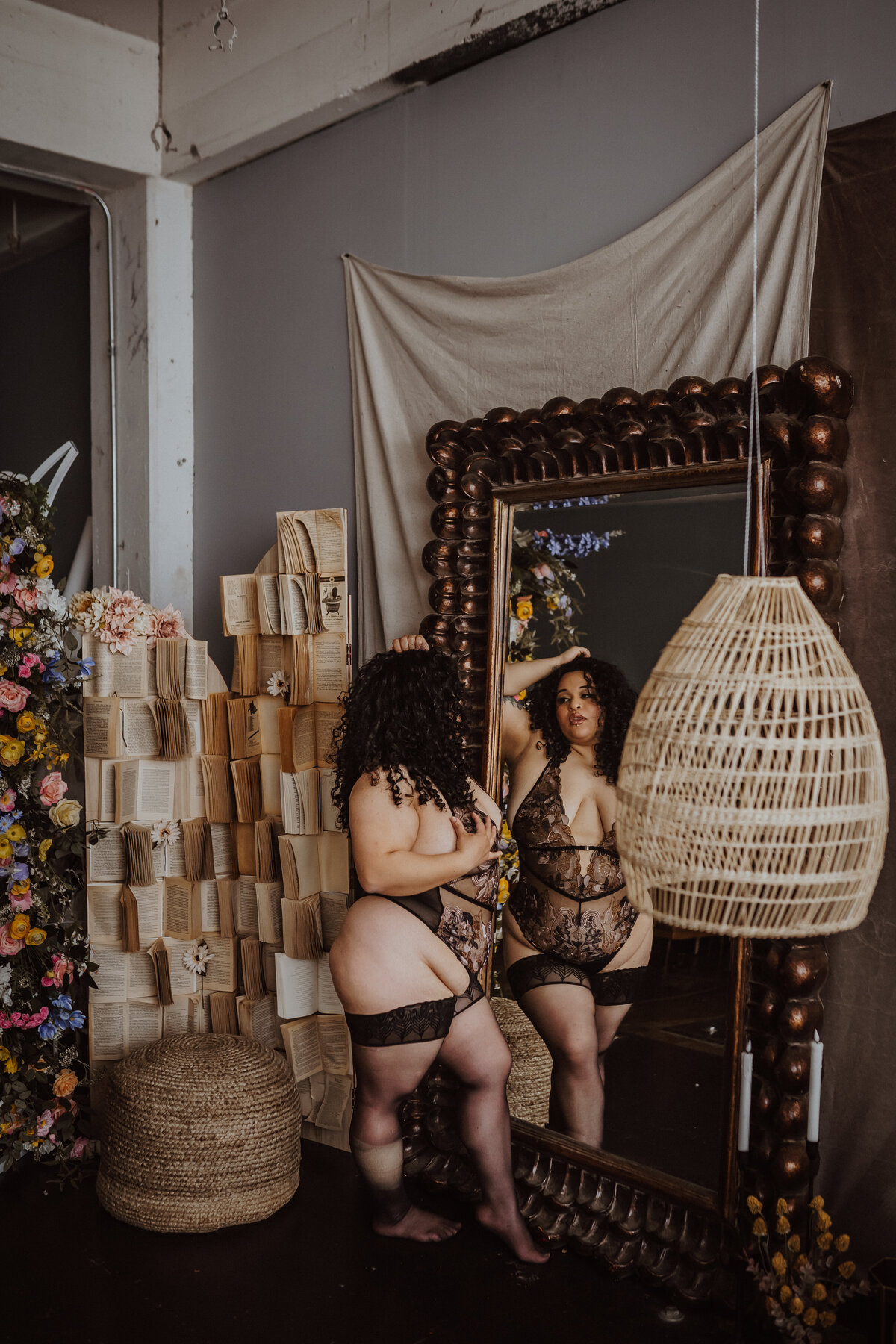 mirror-reflection-boudoir-the-storyteller-studio-des-moines-storyteller-collective-photo-co