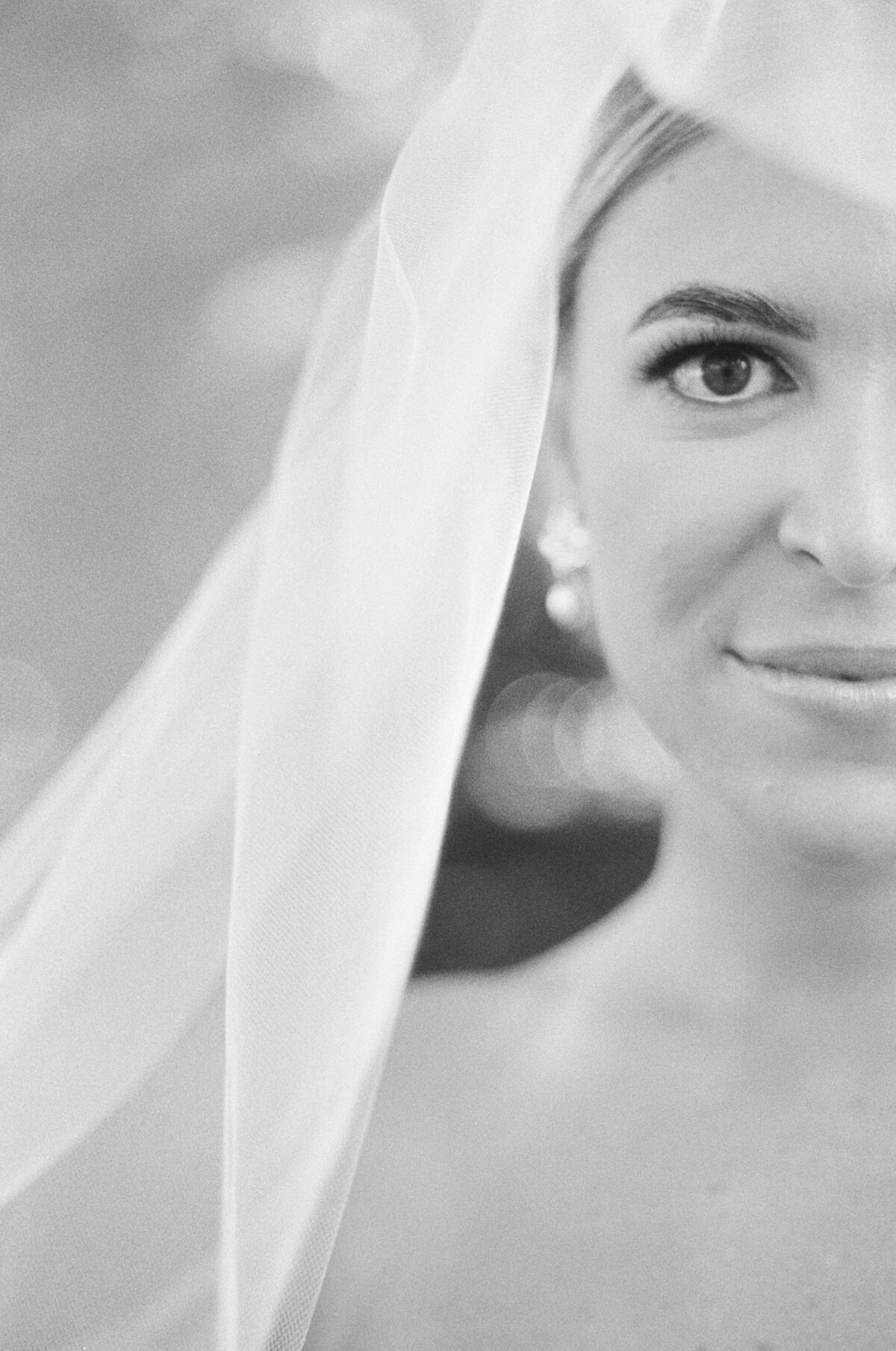 Grace-Brown-Photography-Bellevue-Hall-Tented-Wedding_046