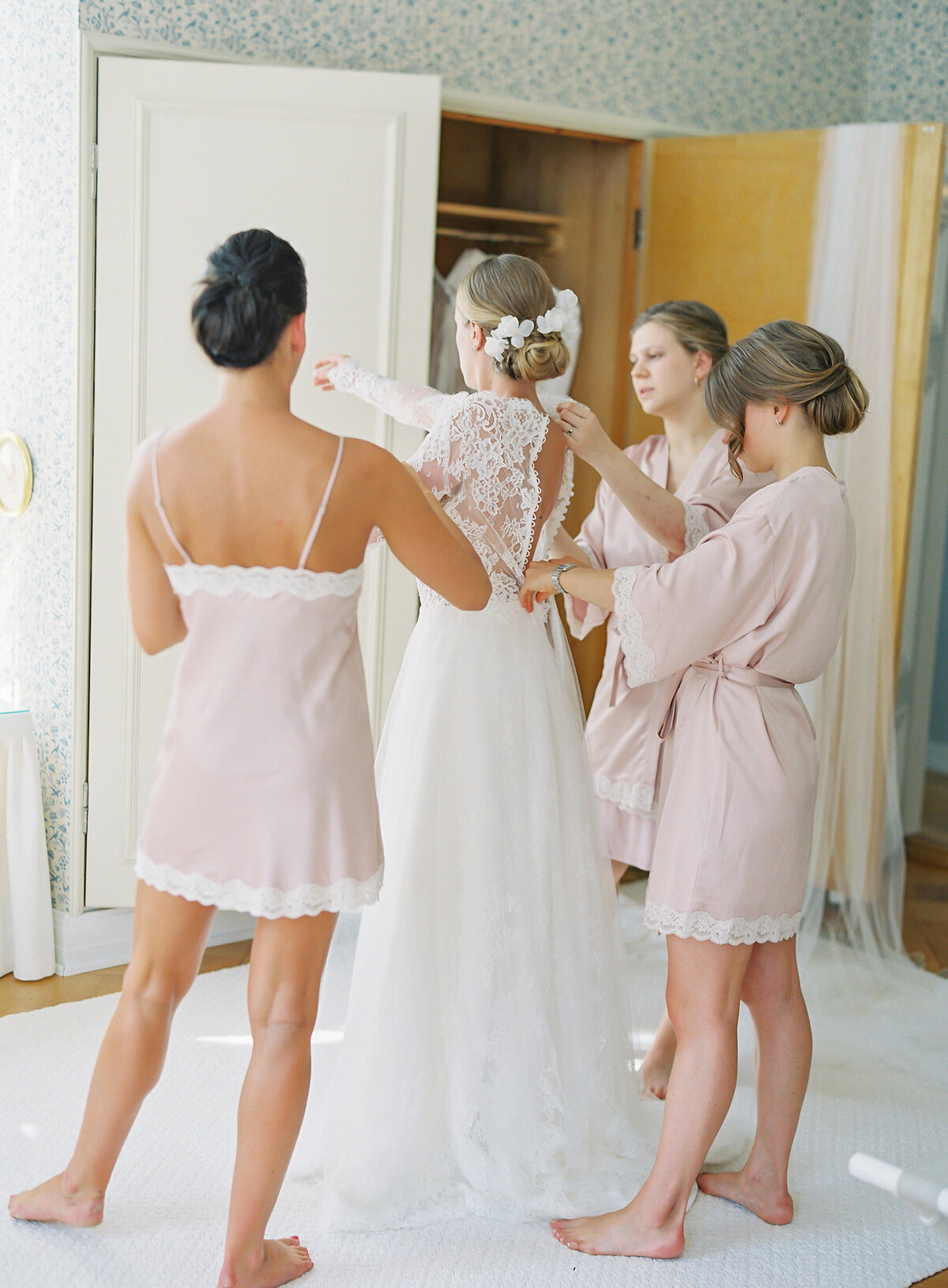 Vicki_Grafton_Photography-Finland_Wedding-Destination Luxury Fine Art Film Photographer Bride Martha Stewart21