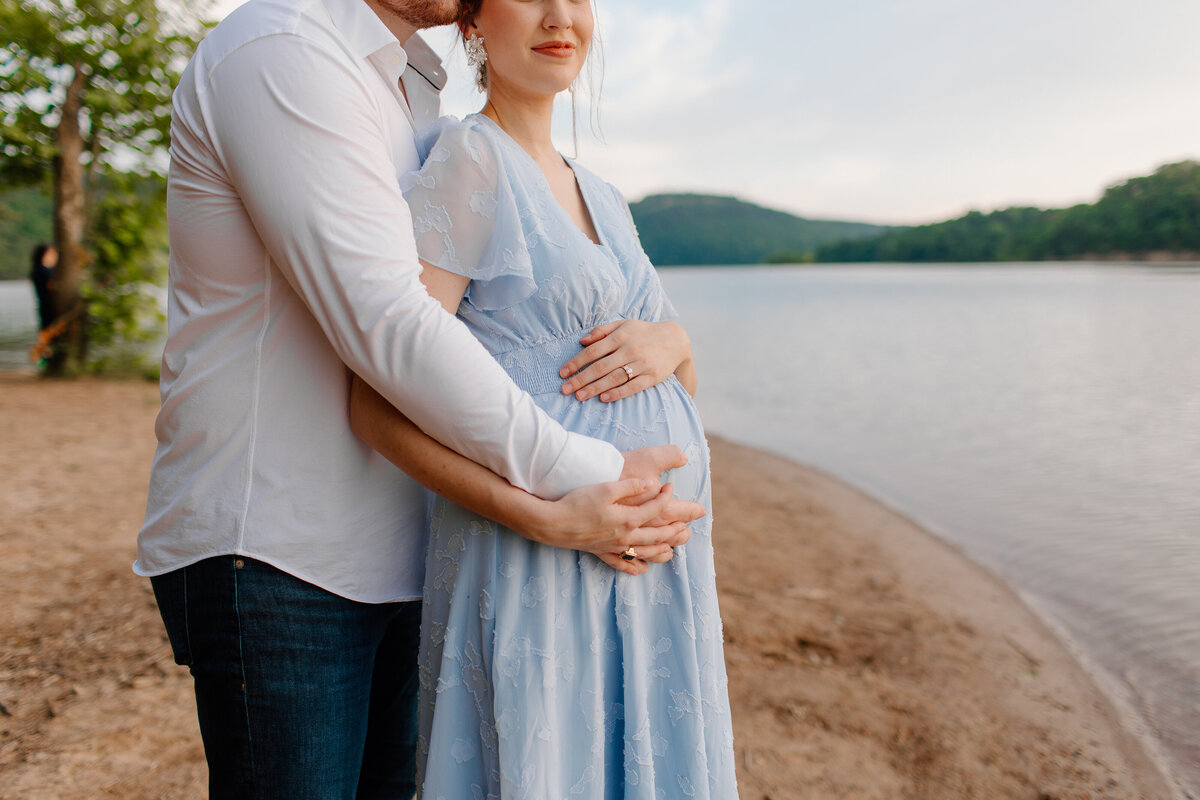 Documentary-Maternity-Session-at-Carvins-Cove-RJ-68