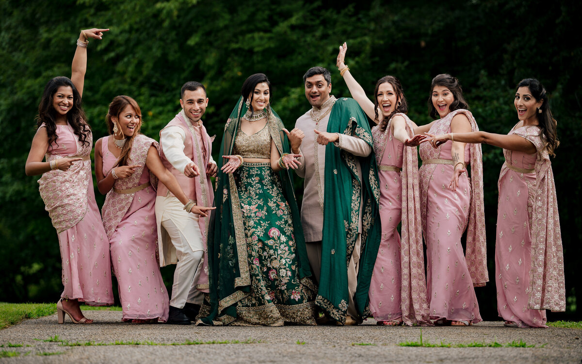 Discover stunning Indian wedding photos at Hilton Pearl River by Ishan Fotografi.