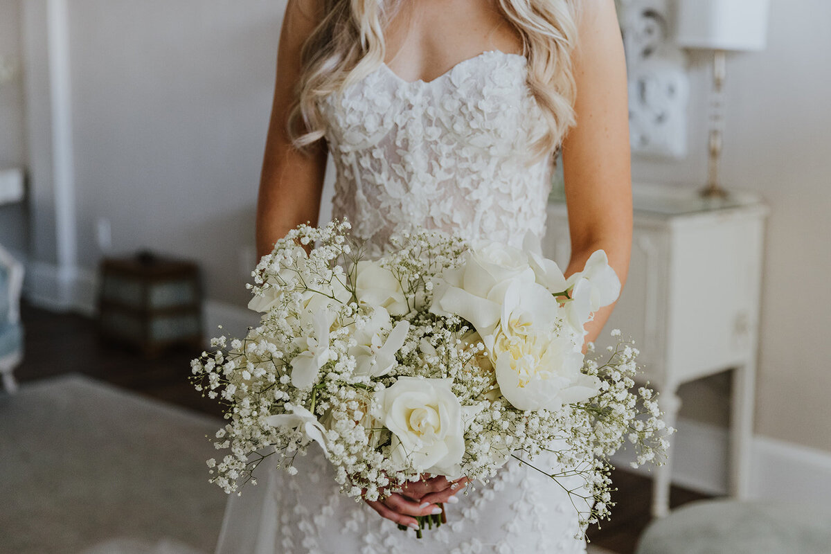 all white bridal bouquet