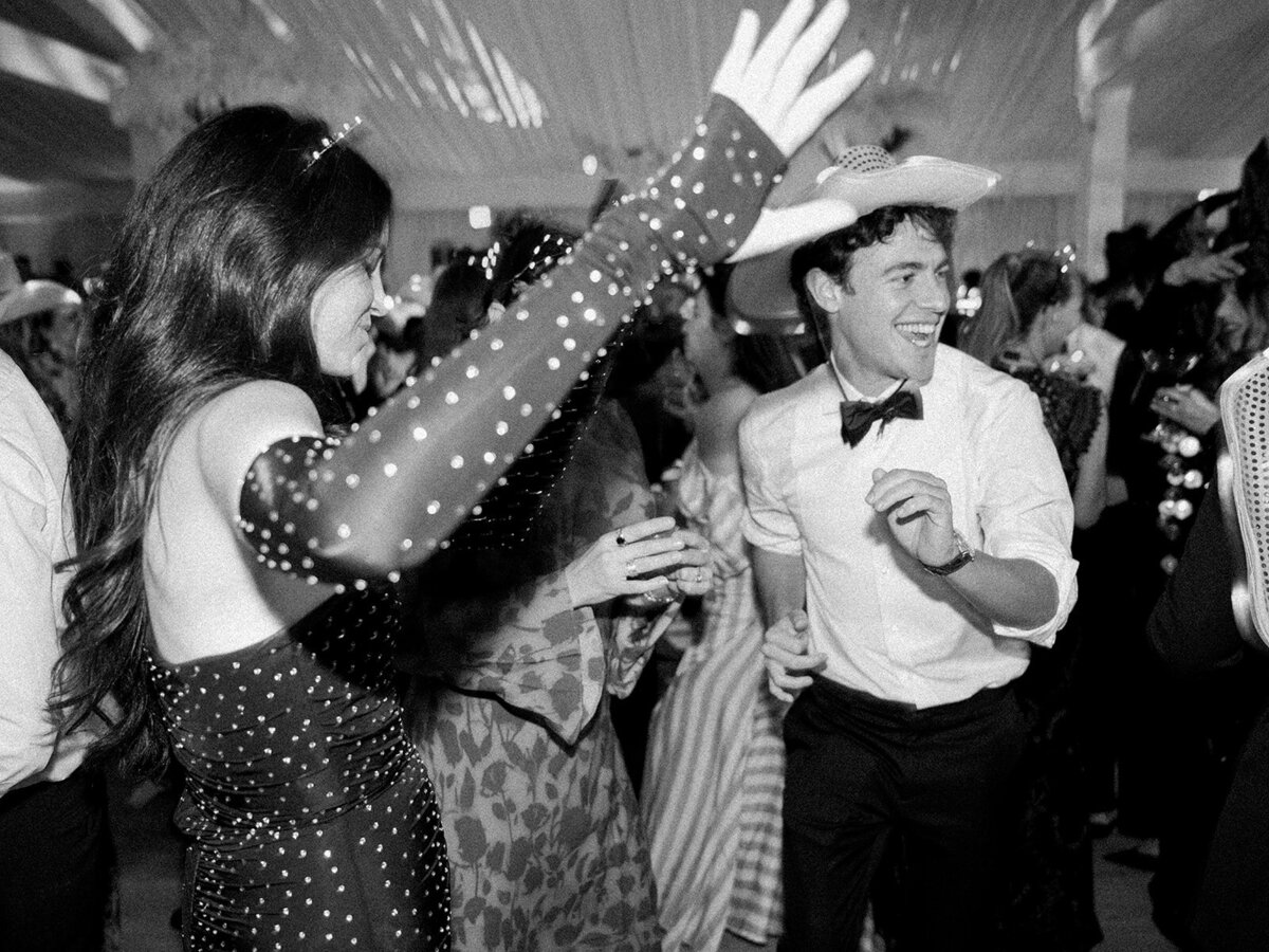 jessie-ben-wedding-dancing-91