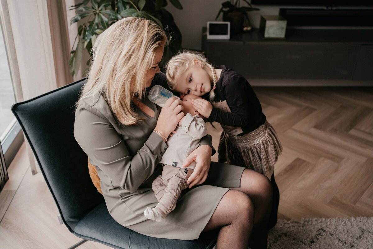 Newbornshoot door Leukfotografie in Amsterdam, Zaandam, Landsmeer, Oostzaan en Purmerend – zachte, liefdevolle babyfoto’s-64
