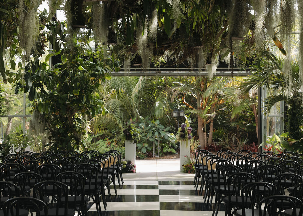 meagan-hilss-events-elegant-garden-decor