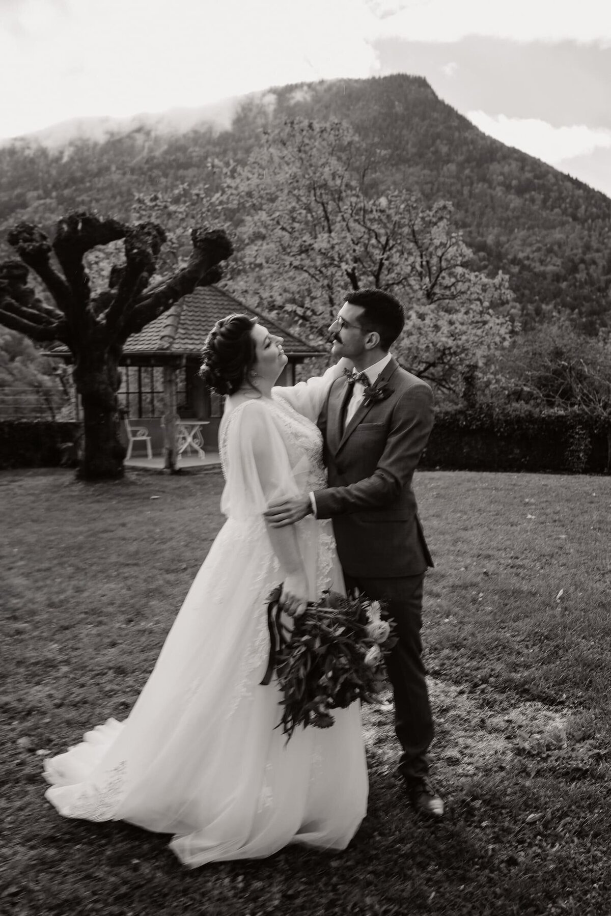 Gwendoline-et-Mathieu-couple-mariage-montagne5