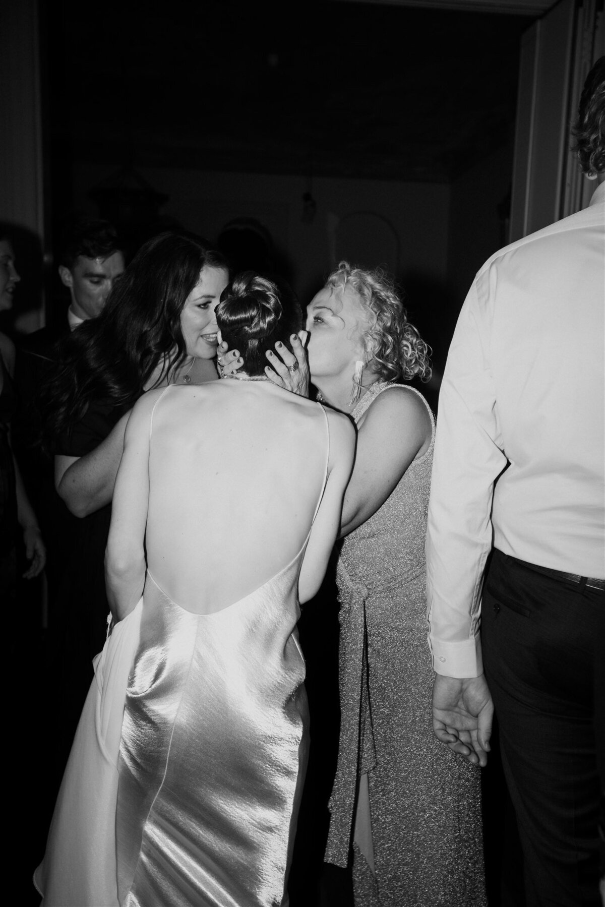 Maegan-Brown-Moments_20240120_Wedding_Stella-Julian_Botanical-Gardens_Sophia-Prahran-Arcade_3924