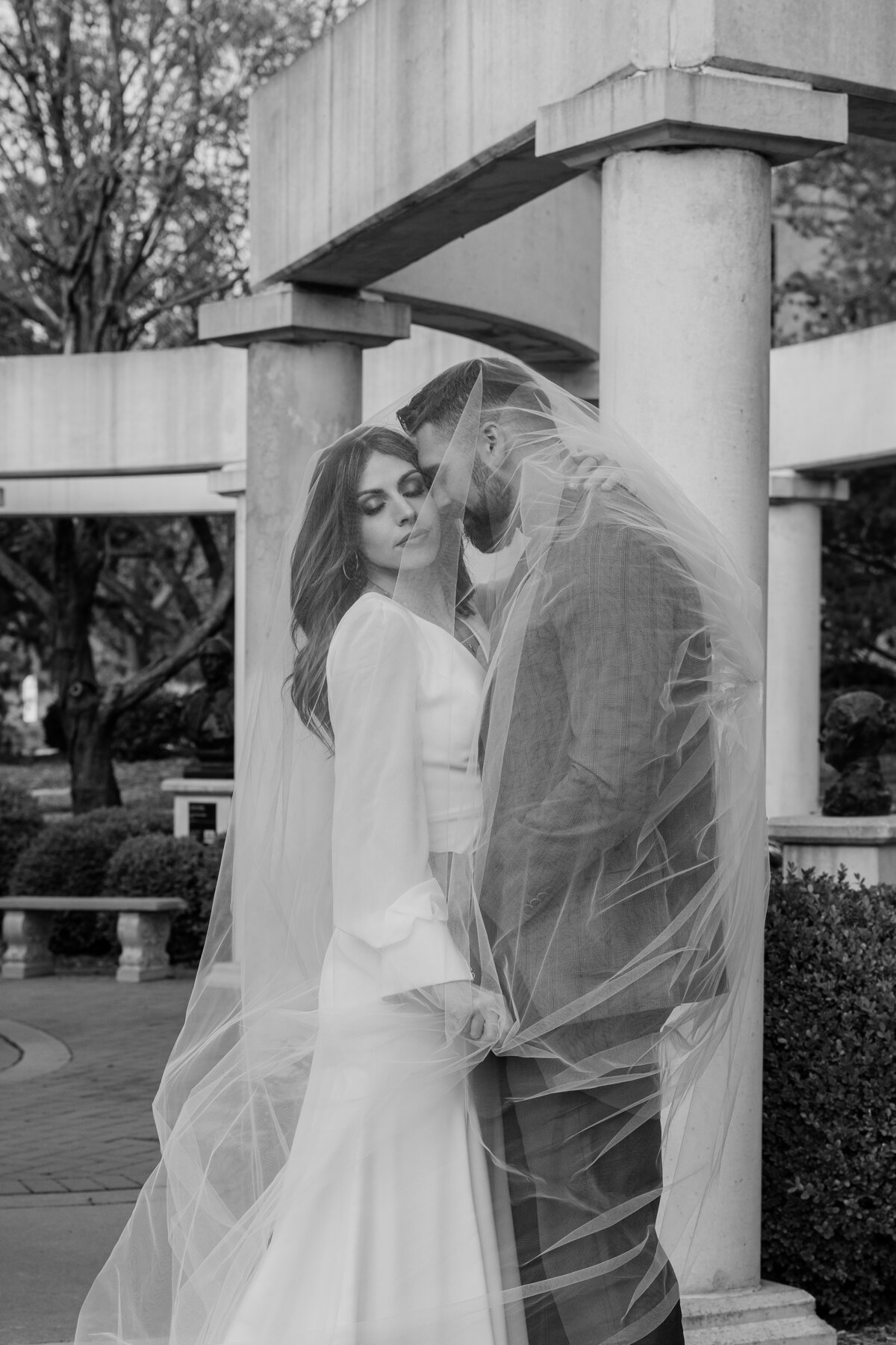Ashley&ZachBW_NikkiAnnettePhotography-5