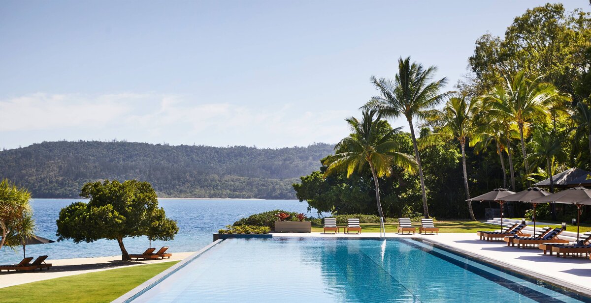 qualia-Pebble-Beach-pool-and-lawns