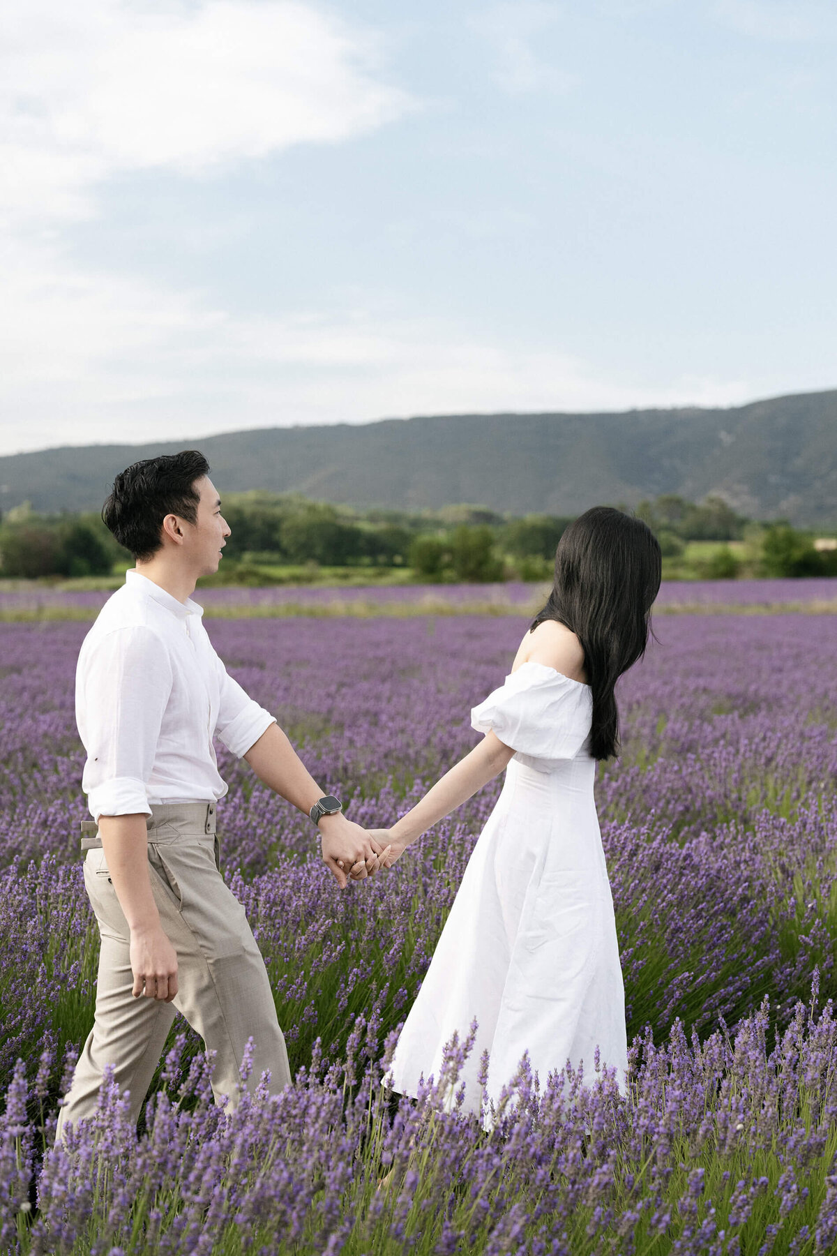Lavender field engagement photo shoot in the Provence France
