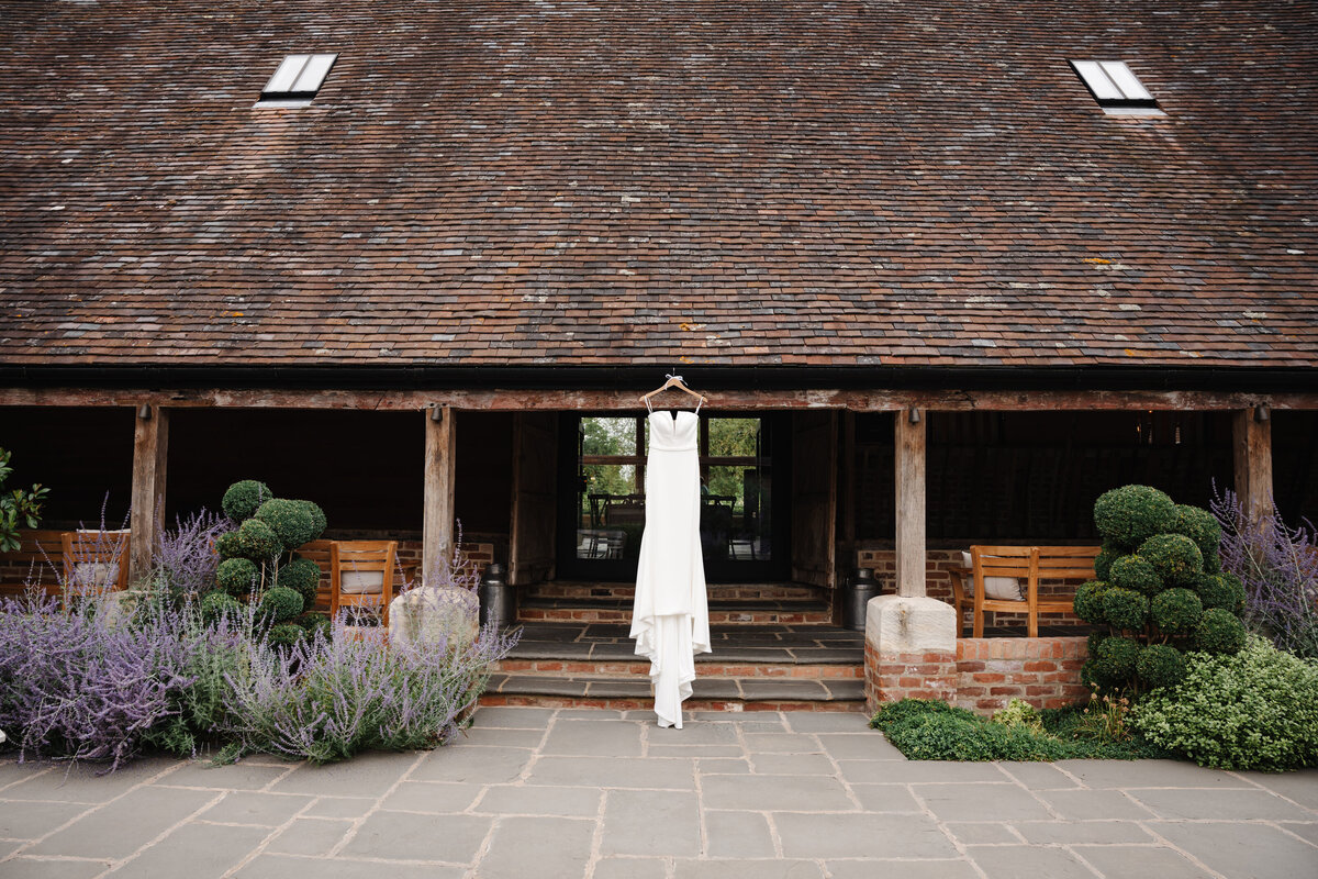 GraceDovePhotography_Matt&EmmaWedding_barnsandyardwedding-7