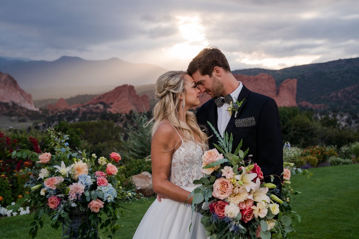 wedding reflection pool couple garden of the gods
