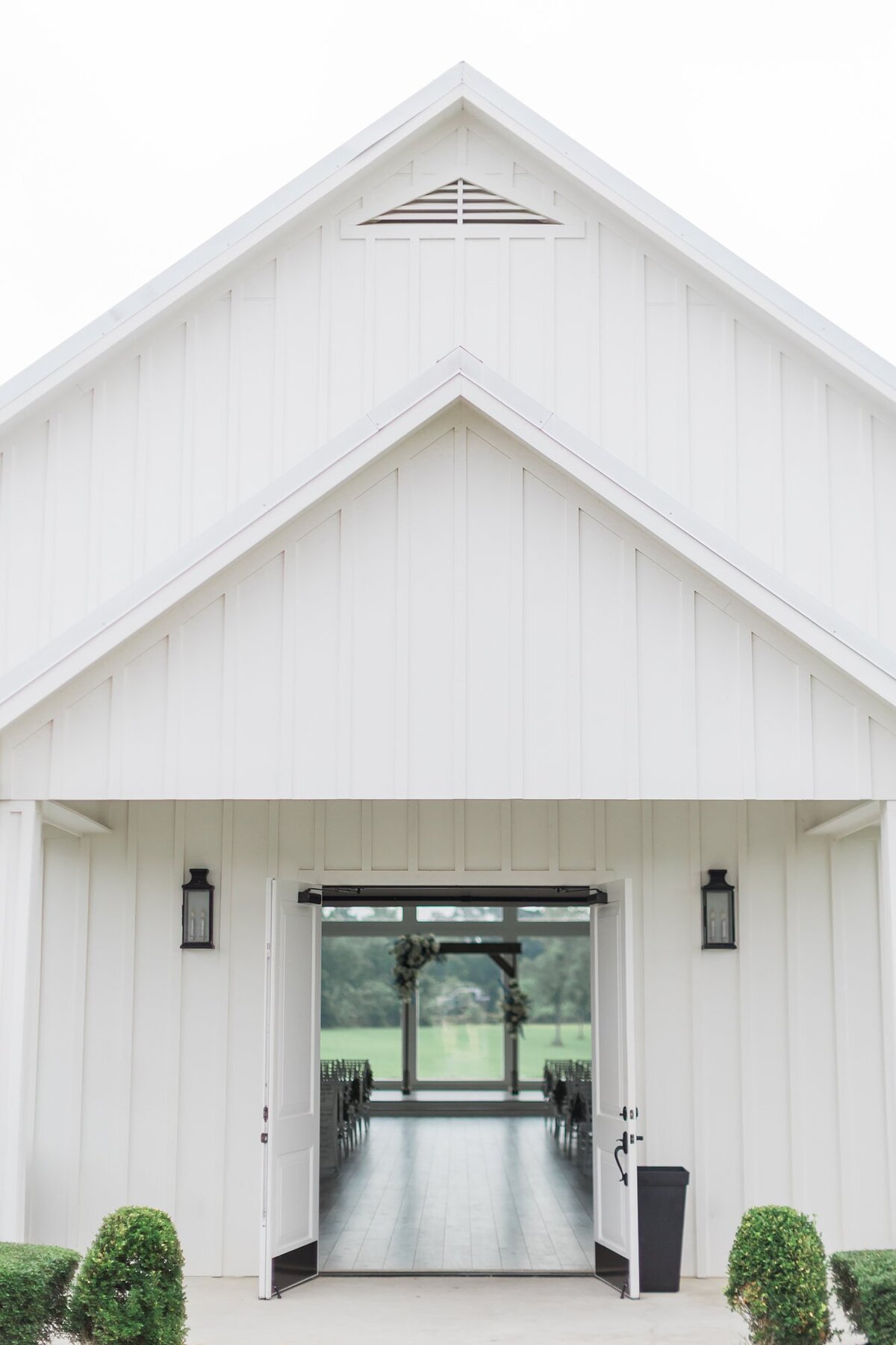 DanielleandAaronTheFarmhouseKristinNicholePhotography56