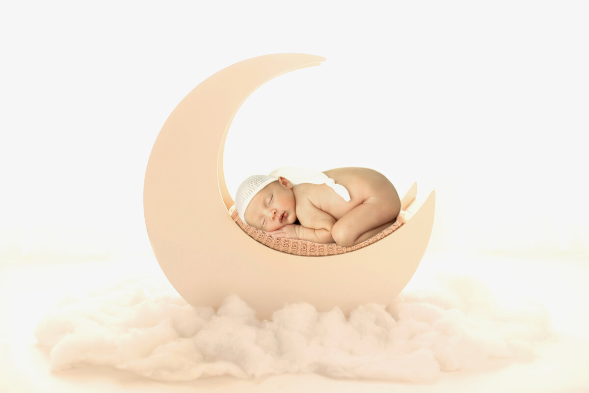 dreamy-moon-with-clouds