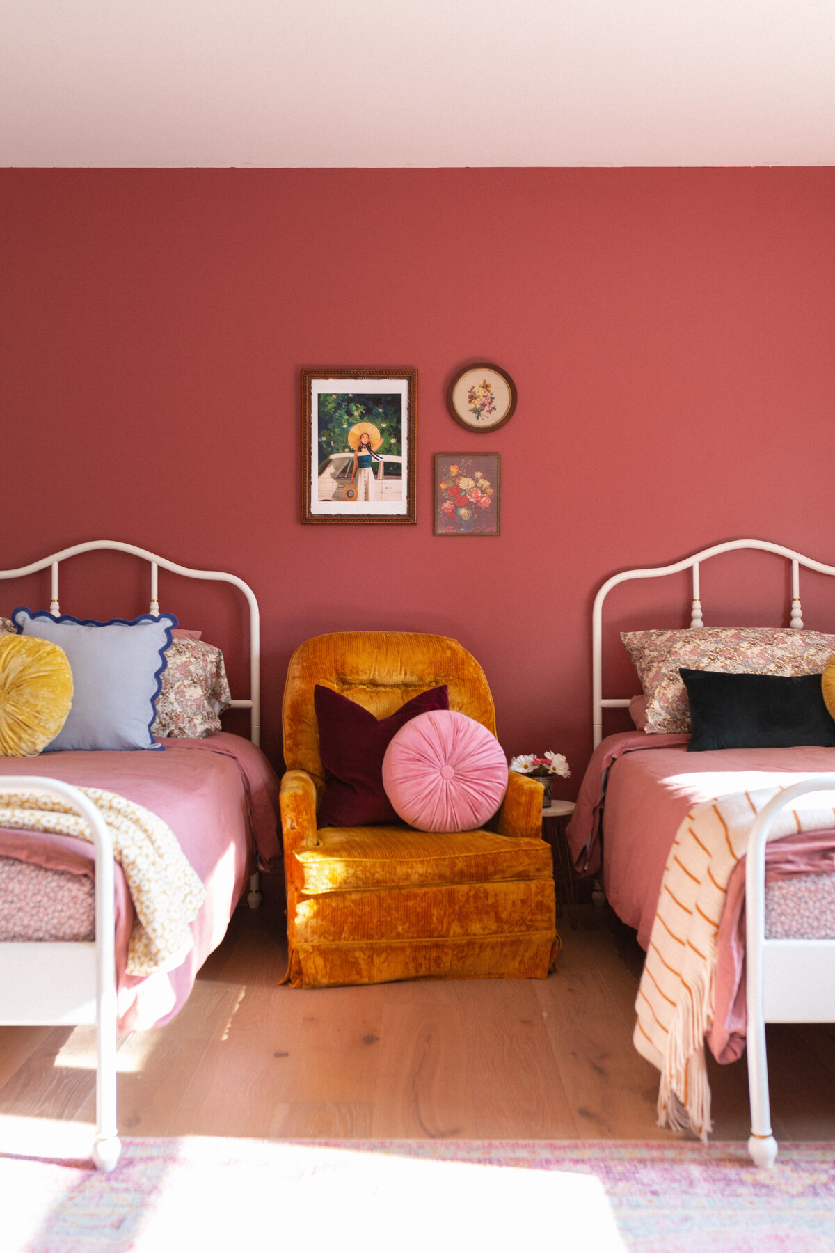 BrenAndLeahRoom_WeeThreeSparrows-25