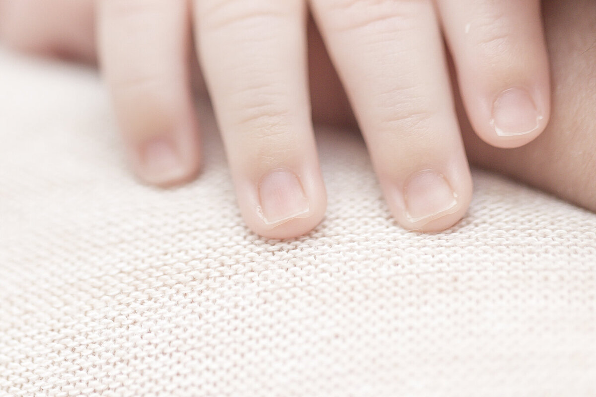 Studio-Newborn-Baby-Details-Photography