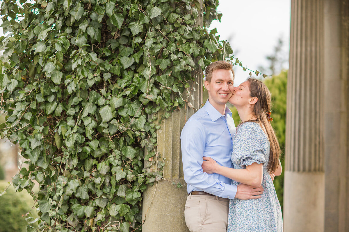 Engagement-shoot-at-the-harkness-memorial-state-park-stella-blue-photography-ct