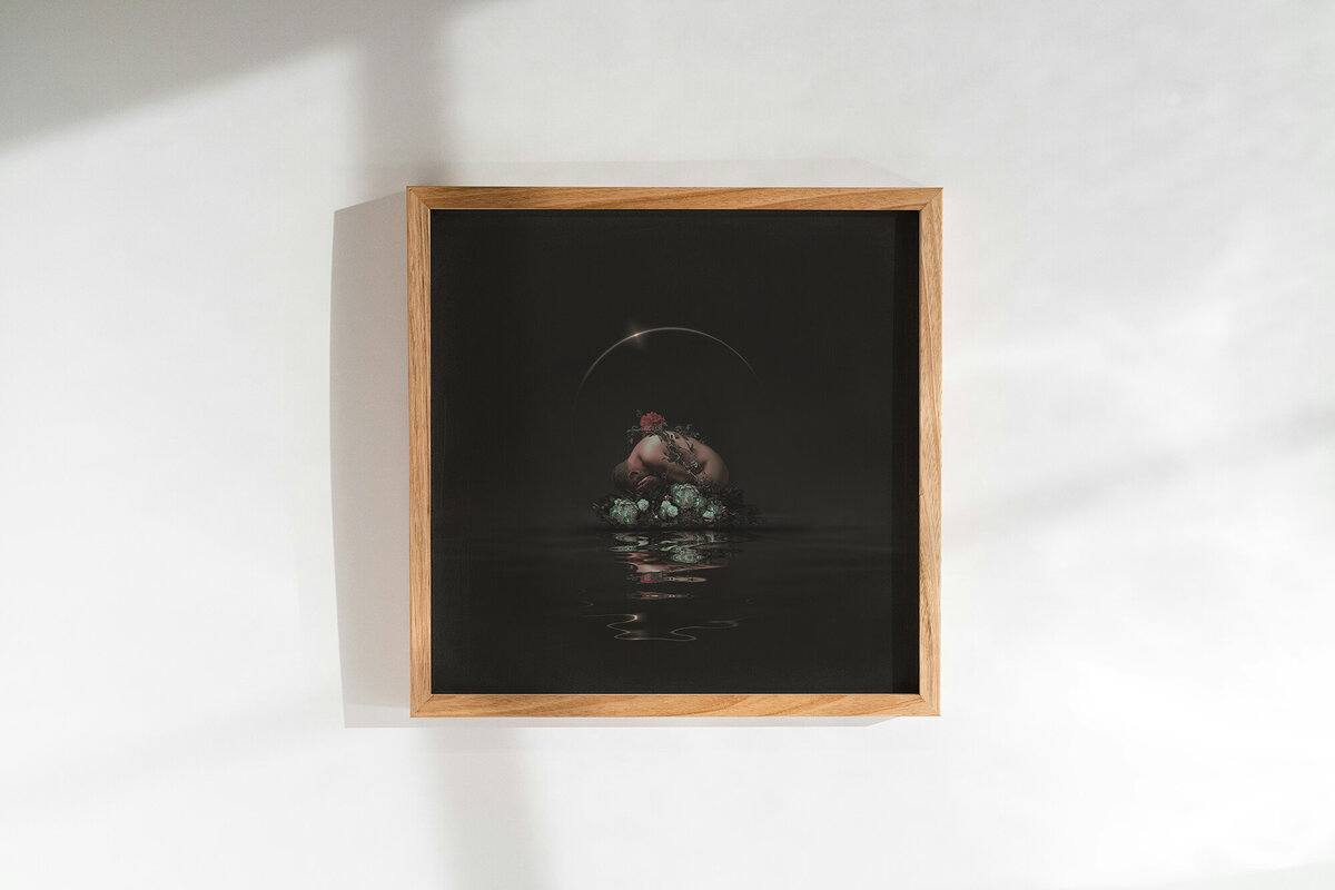 Ace Photography Zaltbommel meesterwerk portret ingelijst aan de witte muur