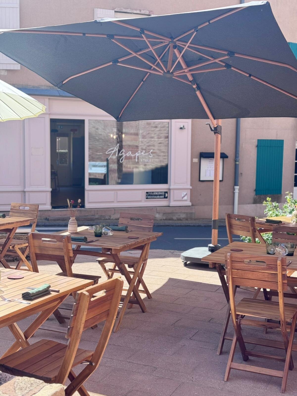 restaurant-chevagny-les-chevrieres-avec-terrasse-ombragee1