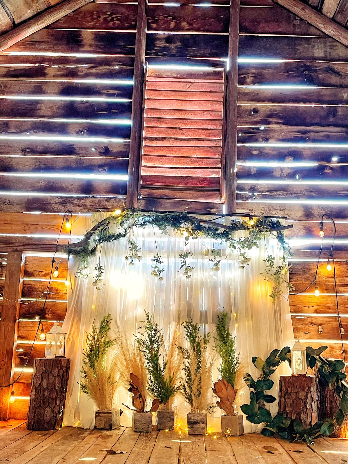 Mountain-Laurel-Farm-Christmas-Mini-Session-Photo-Venue111