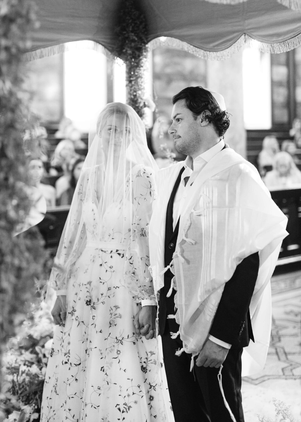 chloe-winstanley-weddings-jewish-ceremony-chuppah-bride-groom