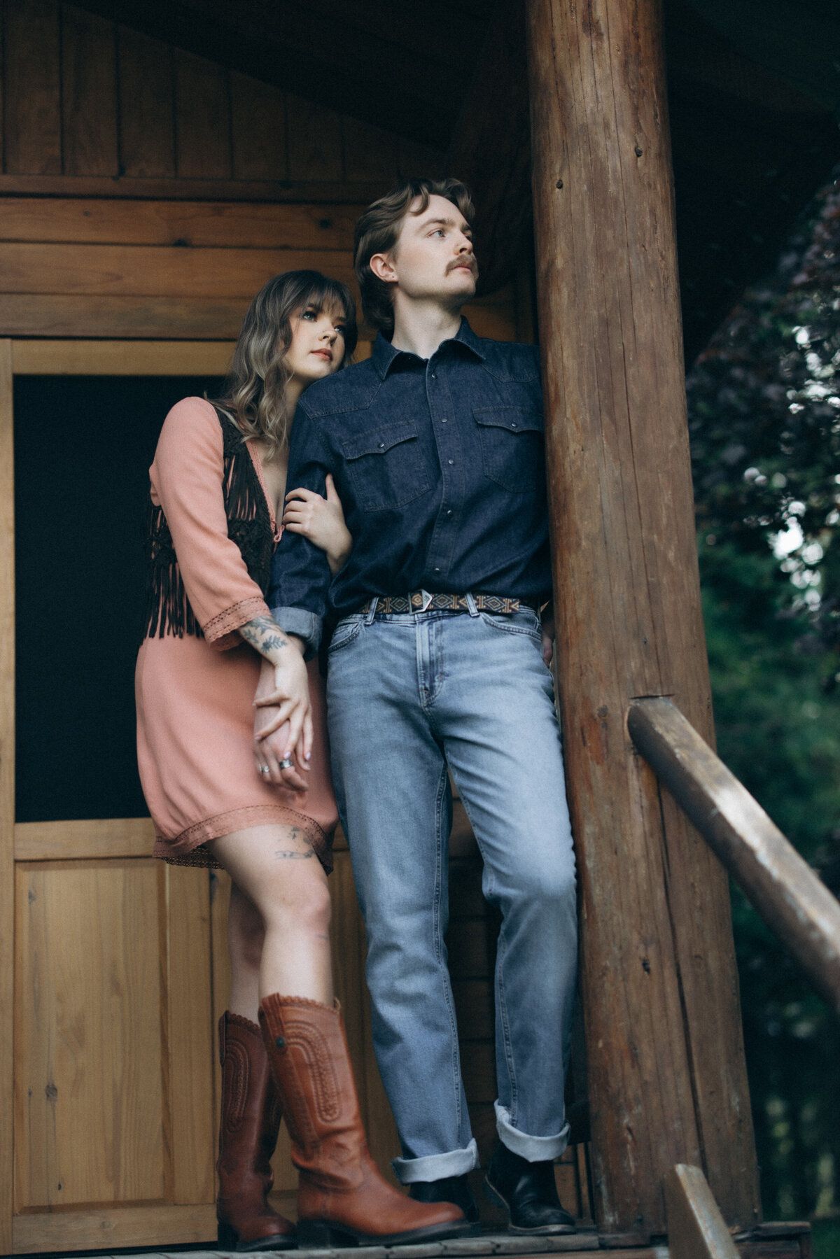 vpc-couples-vintage-cabin-shoot-27