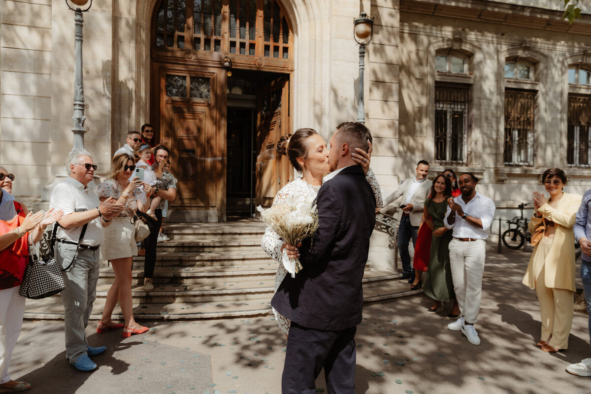 Prisylia-et-Guillaume-ceremonie-mariage-sortie-mairie